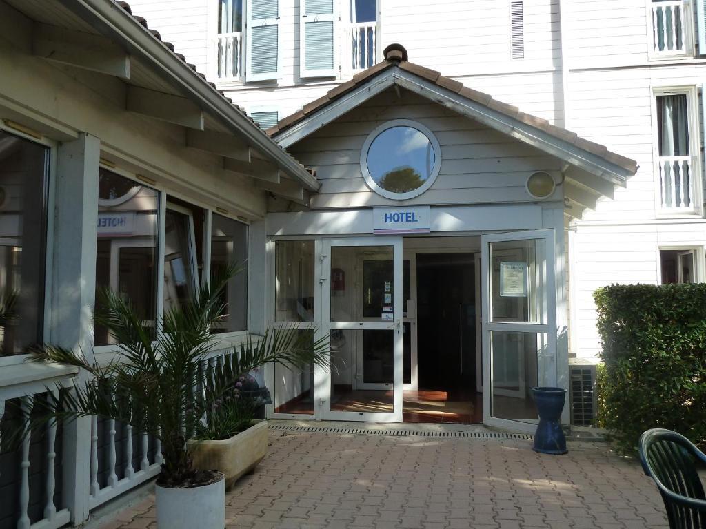 Hotel&Restaurant Heliotel Montferrier-sur-Lez Buitenkant foto